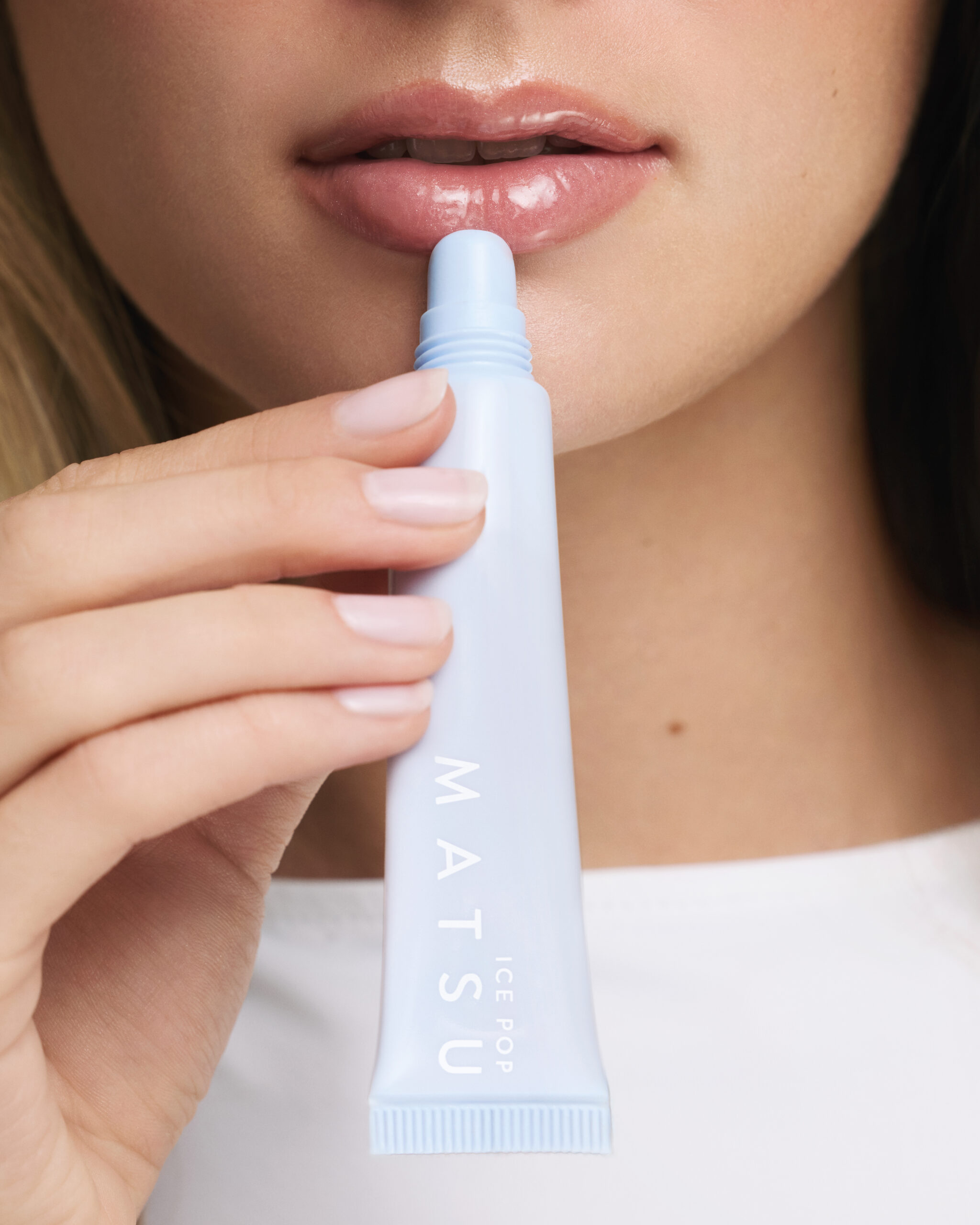 Matsu Ice Pop Lip Balm – Balsam de buze 2-în-1 cu efect glossy și strălucire delicată